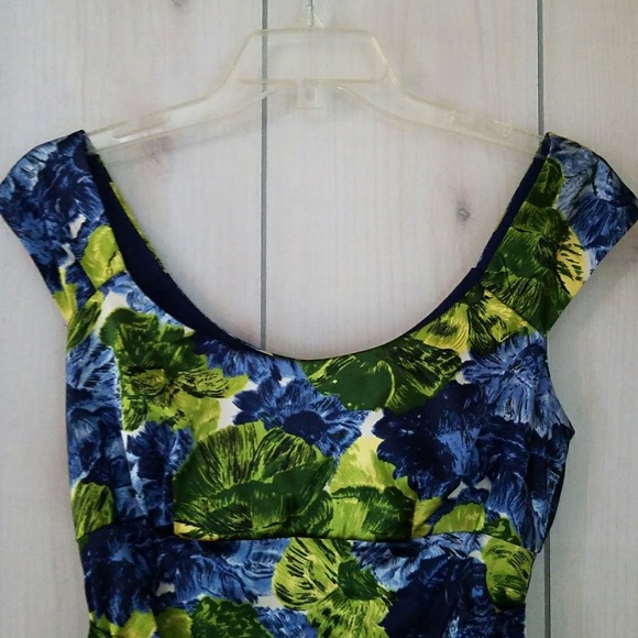 Beautiful Dress Great for Formals or Date Night! - Picture 3 of 8